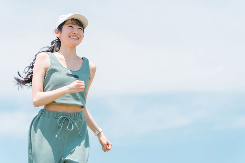 ランニングする女性