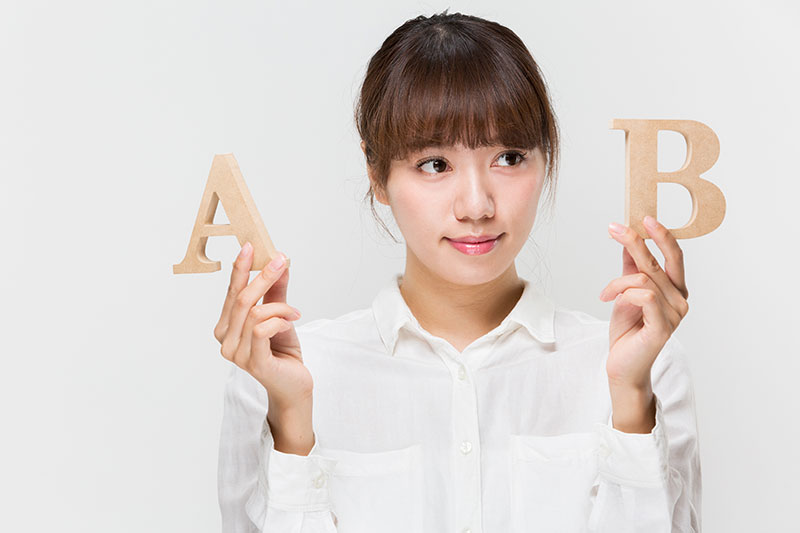 AとBを持つ女性